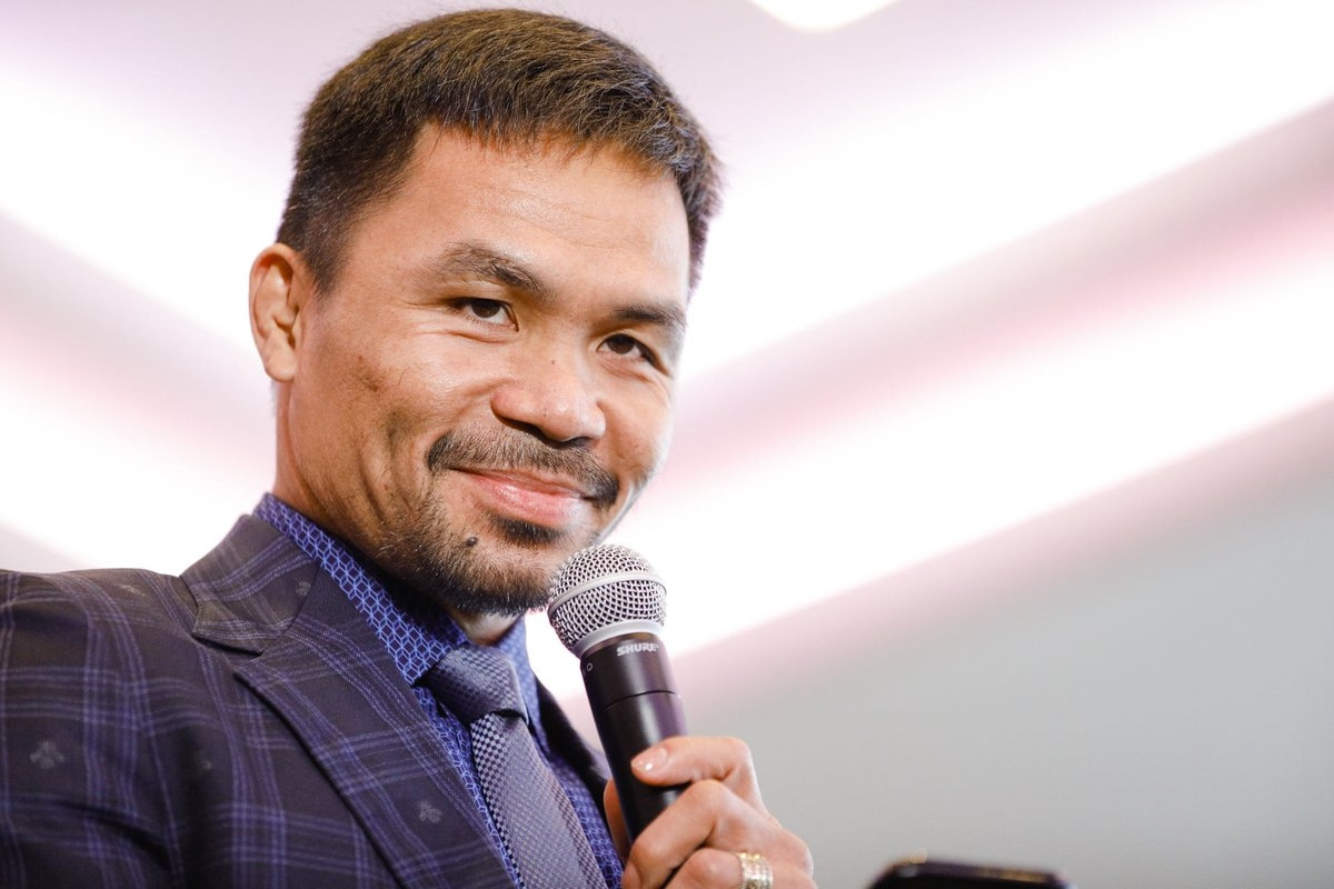 上海久事训练开放日，国际比赛日队长鼓劲引欢呼，荷甲在即，临场指挥获称赞